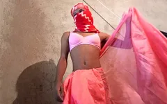 Une trans indienne laisse les gros cuisiniers baiser