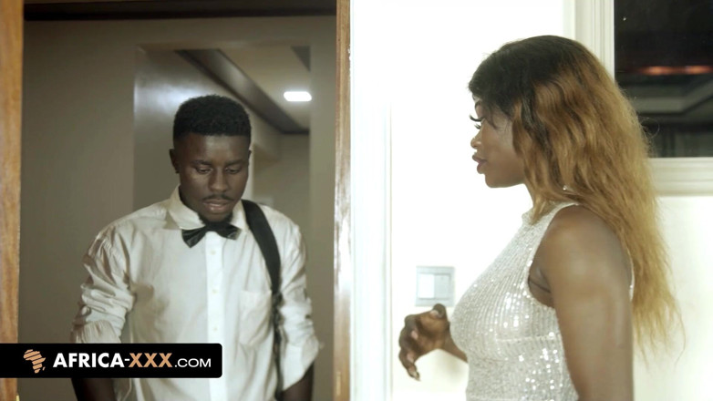 Africa-XXX: Hot sex with a busty stripper