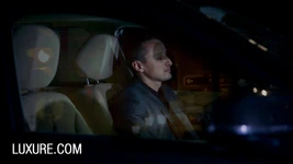 Claire Castel má anální sex s cizincem, zatímco manžel sleduje