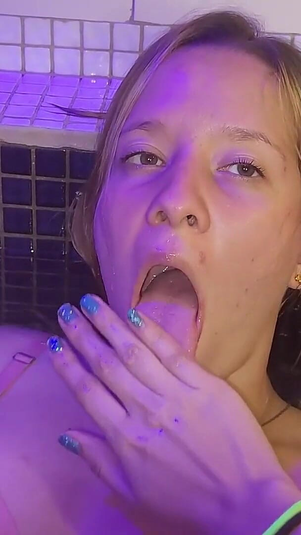 Selfgags Latina Bondage: Check-in to Kink - Part 2: Controlled by Hands in the Tub