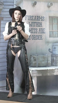 Victoria Daniels - 404 - Photoshoot Backstage