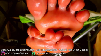 Dr. Foot Queen Goddess: Wet oil sole rub part 3