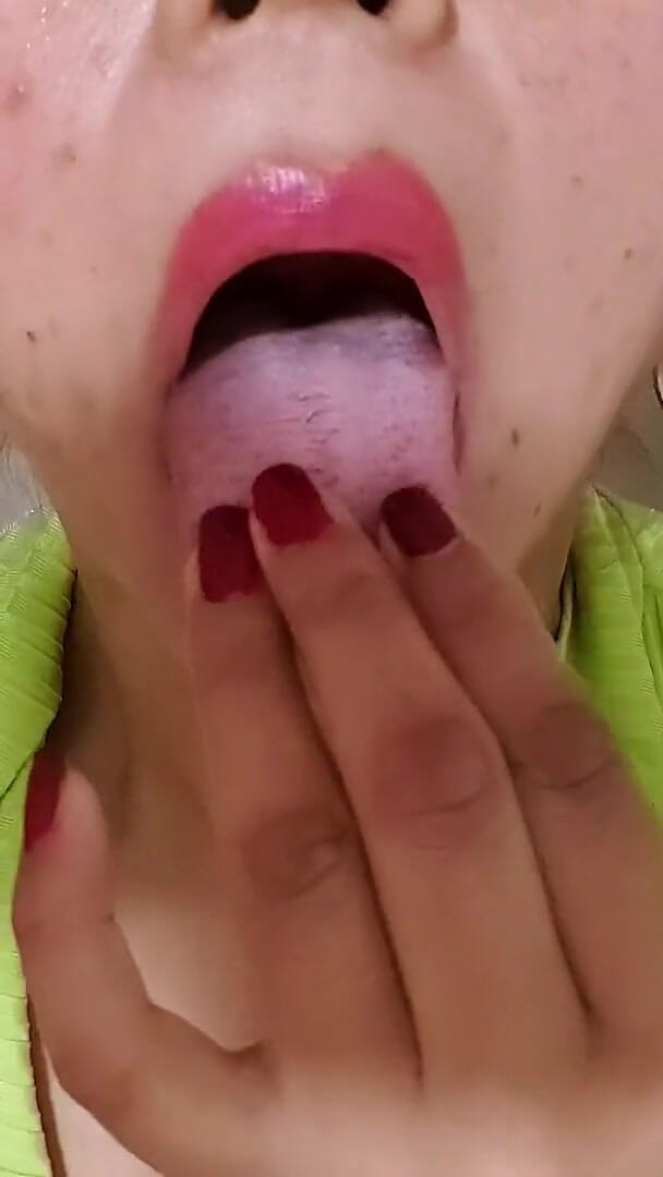 I Like to Suck My Fingers (Agata Delphine)
