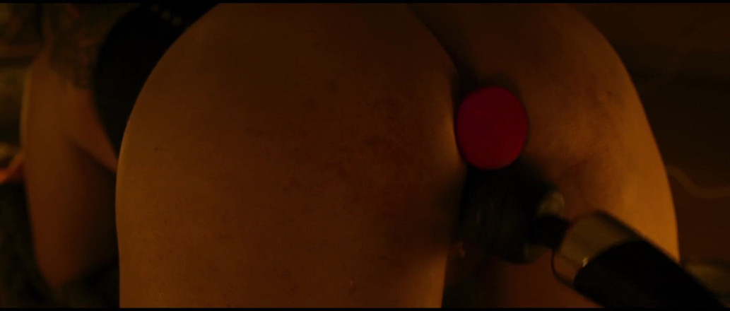 Verso Cinema: Tatuada asiática analmente follada