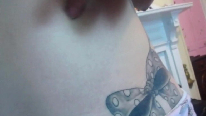 Quinn brooks: Exploring My Belly Button