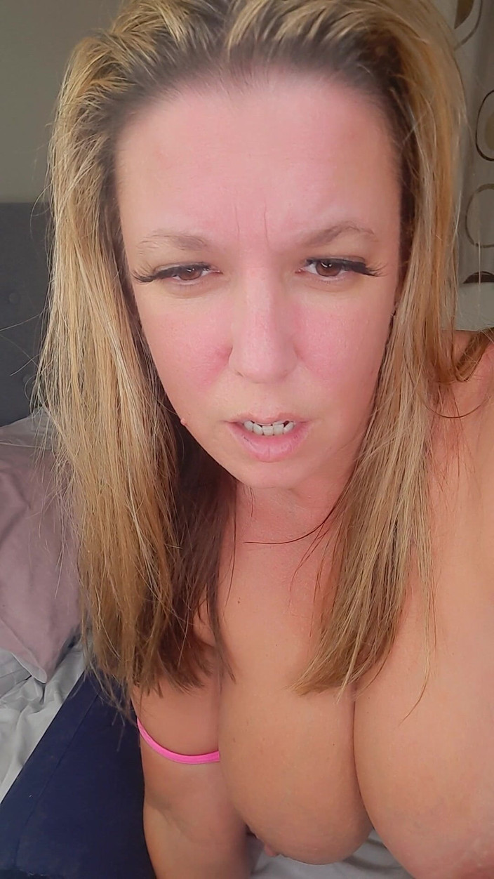 Maisie Lewis: Maisie lewis reitet ein sexkissen