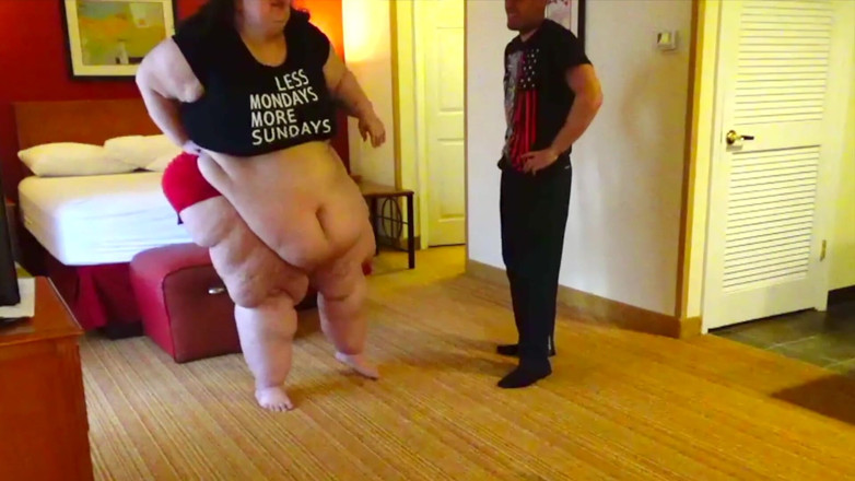 Full Weight Productions: Nora si zajezdí, je zvednuta a rozbije mu světla