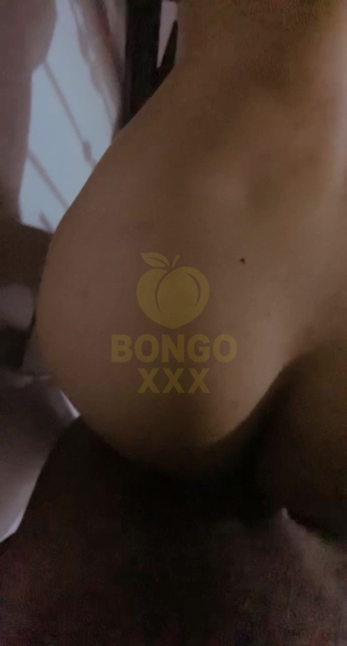 BongoXXX: Sie Liebte Es: Fickte Sie Auf Der Treppe
