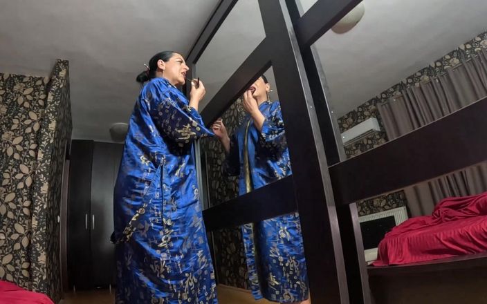 MilfyCalla: 一个放荡的艺妓吮吸鸡巴并玩精液 274