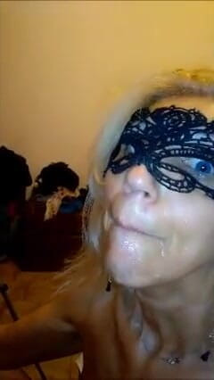 Lady Gina Mature Slut: Gina îi place să bea spermă