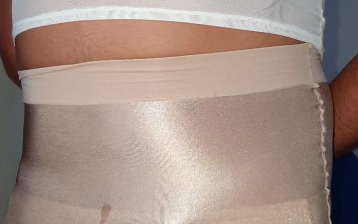 Sexy shinny clothes: Váy satin lỏng và quần lót bằng ni lông