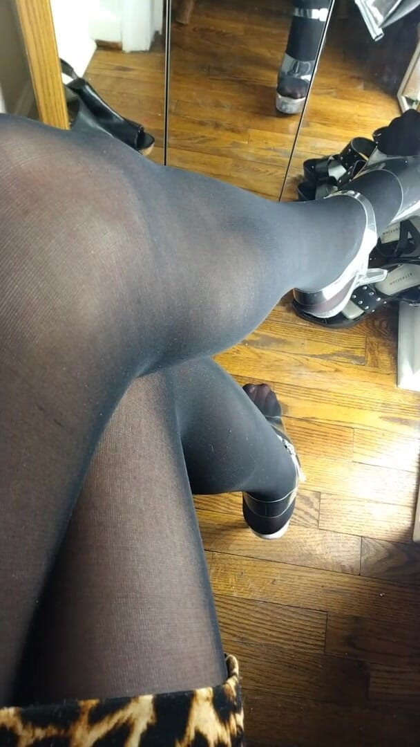 Pantyhose Jasmine: Teasing You with My Pantyhose