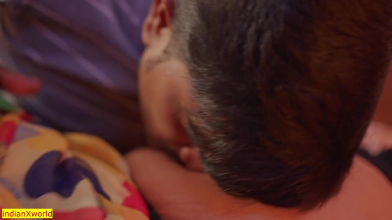 Indian Xshot: Indiancă desi Bhabhi aruncă sutienul din balcon! Bhabhi Sex