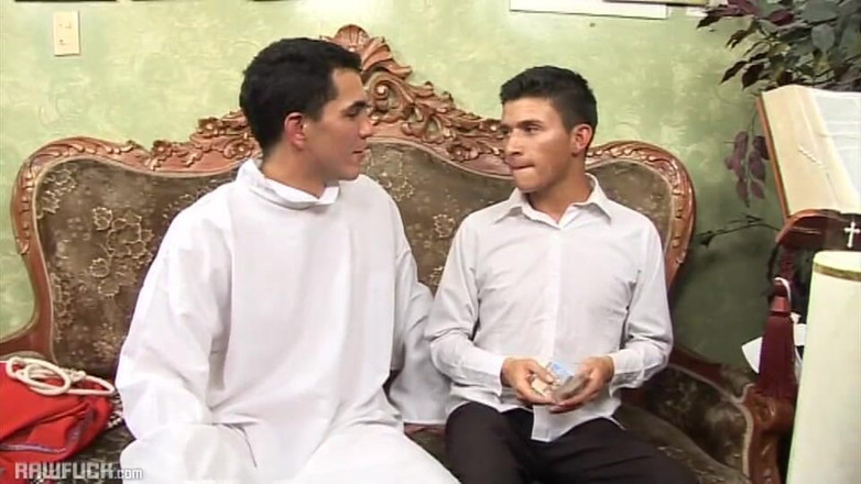 Raw Fuck: Perverse priester neemt sperma biechtstoel