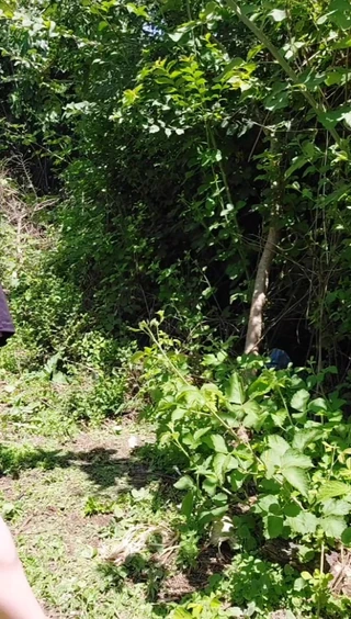 Ejaculare în grădină pula mare fierbinte mare încărcătură de spermă sexy model ladyboy în aer liber când prietenul meu mă urmărește