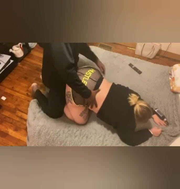 BootyCakez: Gecreampied terwijl ze haar Hustler reetbroek droeg