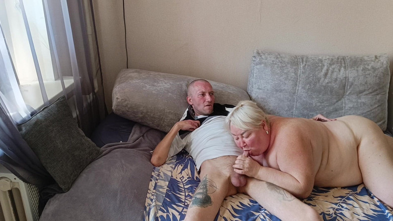 Zona901: Djup avsugning från en granne med att suga och svälja...