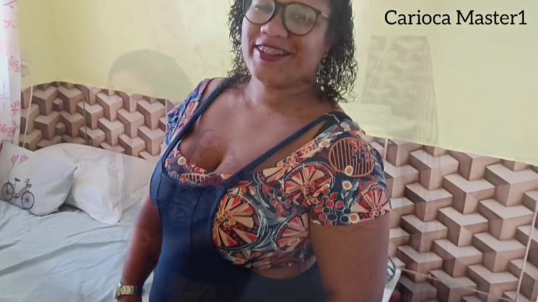 Carioca Master: Người làm lông của vợ tôi đến nhà tôi và làm...