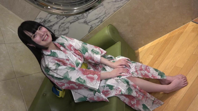 japan banana: Bellezza giapponese di 19 anni. Amatoriale prosperosa e sesso rasato. Cosplay...