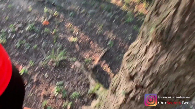 Our Secrets: Kom klaar in haar slipje tijdens het wandelen in het...