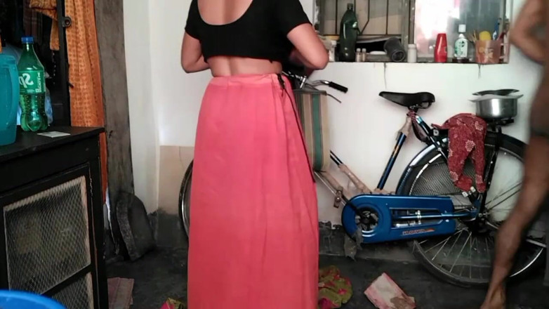 Fantacycutting: Quando il villaggio Bhabhi era solo in casa, il vicino...