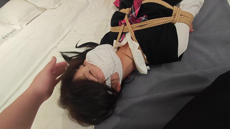 Cute girl bondage: Гра для пар, перспектива від першої особи, де записується дівчина, яка зв'язана