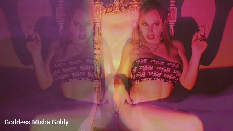 Goddess Misha Goldy: Oddávejte se své posedlosti kouřením a buď můj!