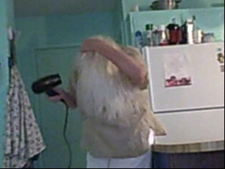 BBW nurse Vicki adventures with friends: Oma pijpt haar haar