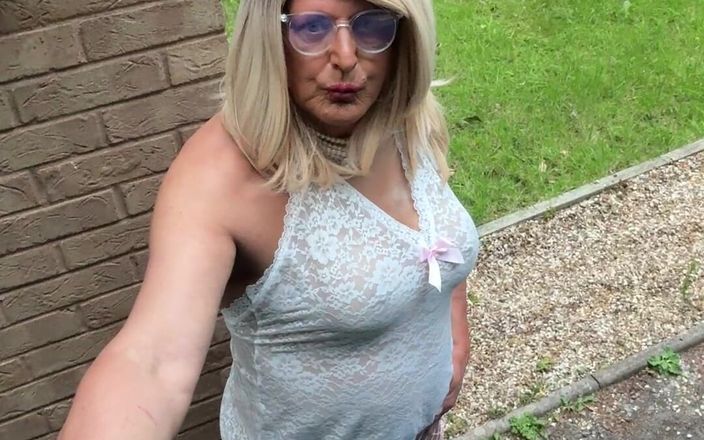 Kelly CD 2022: 穿着白色蕾丝服渔网连裤袜和高跟鞋的性感 Crossdresser kellycd2022