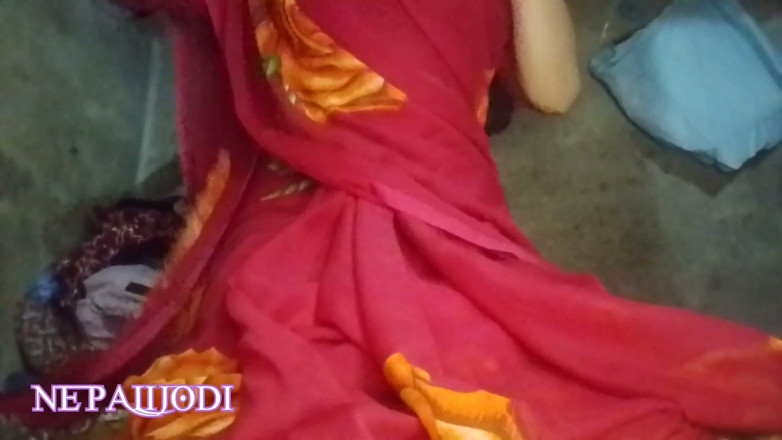 Nepalisexycouple: Muji Chilauda Aulaa Halda Pani Maja Aaune Lado Halna Paaye...