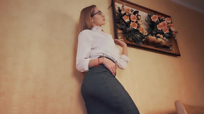 LuxuryMur: Çoraplı seksi sarışın kahvaltı yerine yarak istiyor