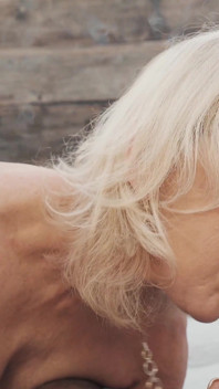คุณนายผมบลอนด์ Bianca Fitcougar สูบบุหรี่อมควย BBC POV