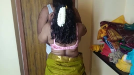 गृहिणी पड़ोसी के साथ घर के बने सेक्स का मजा ले रही है