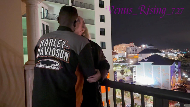 Venus Rising_Hotwife: Büyük zenci yarağı motorcu evli pawg orta yaşlı seksi kadını...