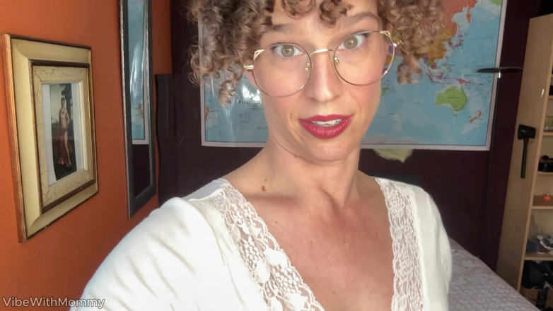 VibeWithMommy: Vlogger sange ibu tiri ngentot sama cowok kampus