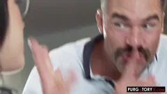 Jävla en het MILF och hennes lilla styvdotter Kenzie Reeves
