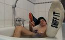 Gay Kink Couple: Zapatillas divertidas en la bañera