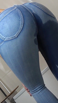 Wet and Happy Jeanspiss - Uncut!