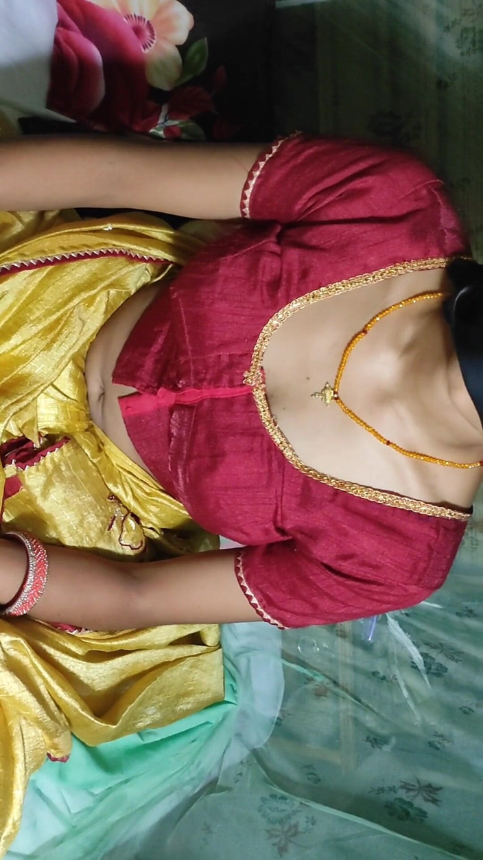 Gini272: Bhabhi in Yellow Saree Hindi Talking Cheating with Husband Fucking...