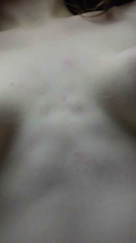 Juego De Tetas Caídas Con Rebotando, Apretando Y Chupando El Pezón