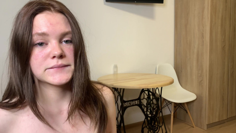 LoveHomePorn: ślicznotka palcówka i dildoing jej cipki