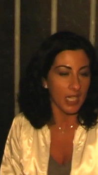 Debora di Modena è convinta da Luca a condividere insieme una notte di ricche penetrazioni anali nel sesso filmato