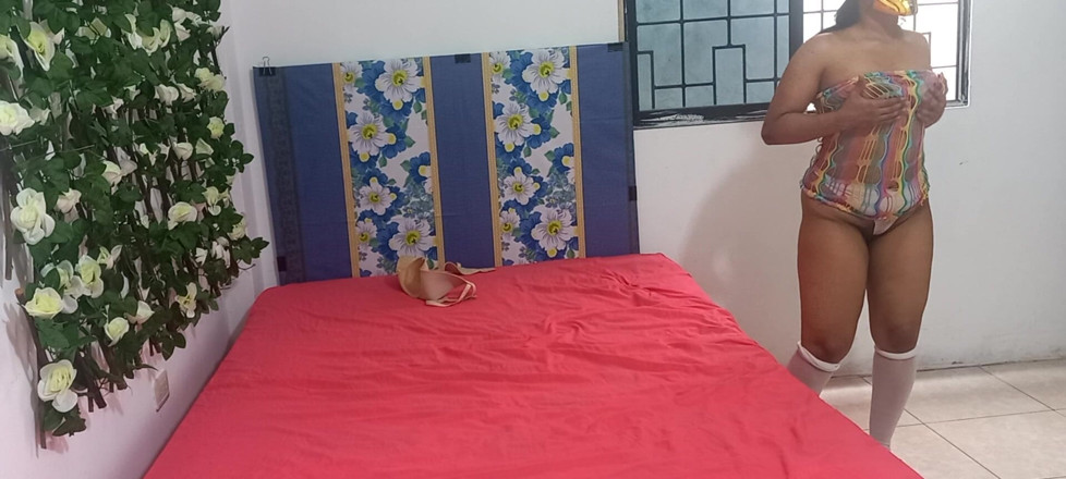 PATY PATY: Moja napalona brunetka podskakuje w dupę pozostawiając zapach majtek