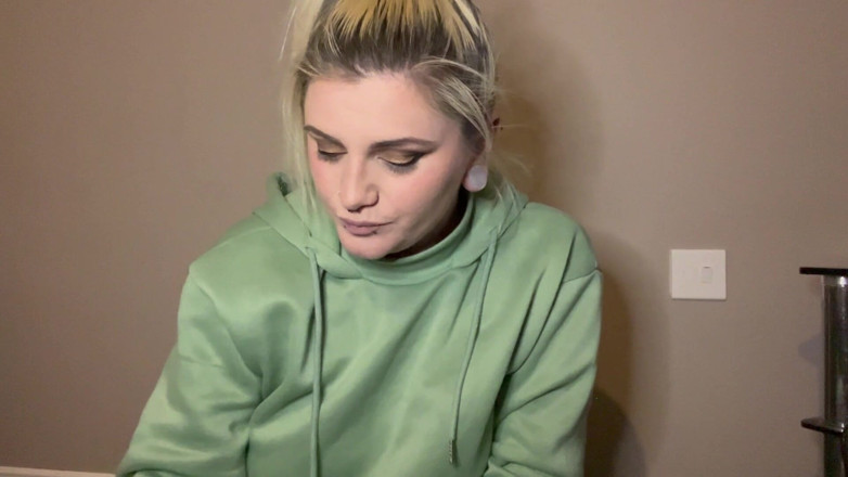 EeveeXo: La ragazza si triste e rovina la dieta pigging fuori...