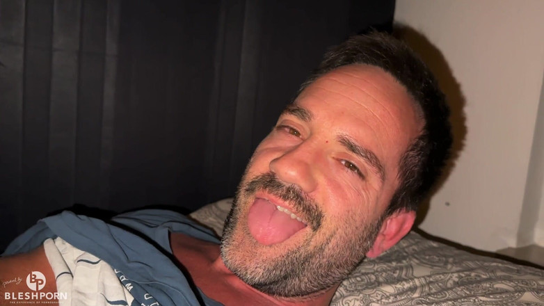 bleshporn: Tim Blesh masturbando seu pau grande para gozada branca final