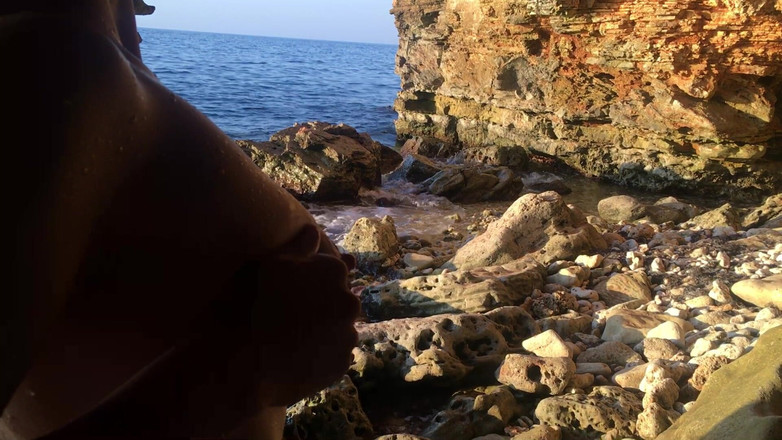 Risky Hairy Couple: Simning naken på Cypern