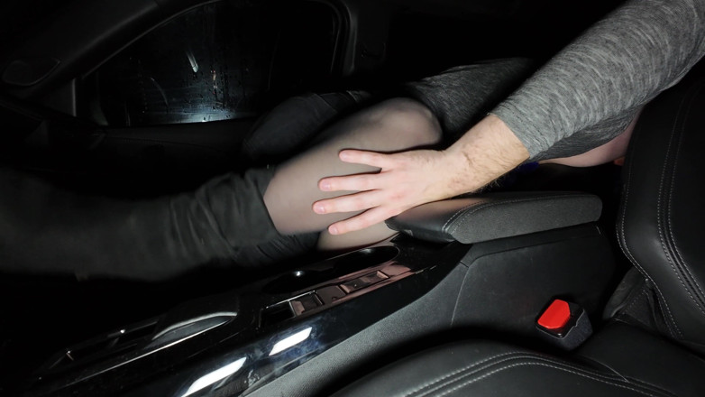 Raw Allure: Mă fut cu pasiune și mă golesc adânc în soția mea în mașină