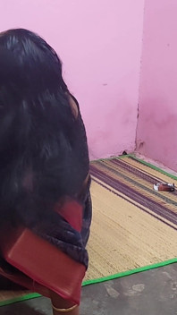 Een mooie Tamil-tante vond mijn afgedankte condoom en had hete seks met haar.