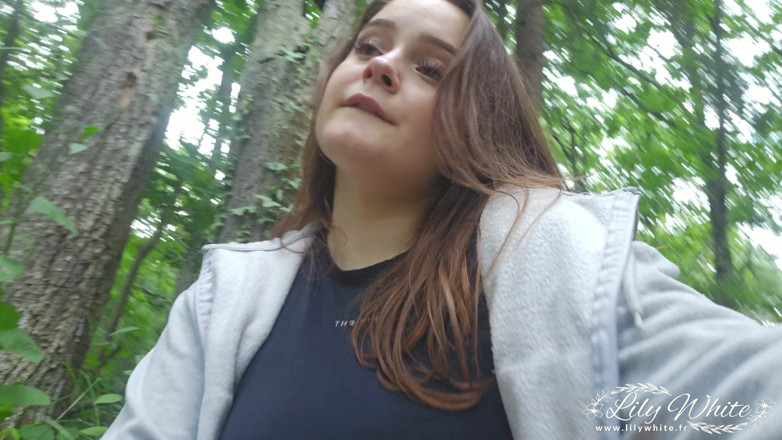 Lily White: Я торкаюся пальцями в лісі