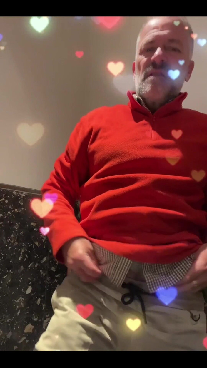 Daddybearvlc: 발렌타인 나이트 모든 플랫폼에 나와 함께.. 하지만 저녁 내내 여기에 살고